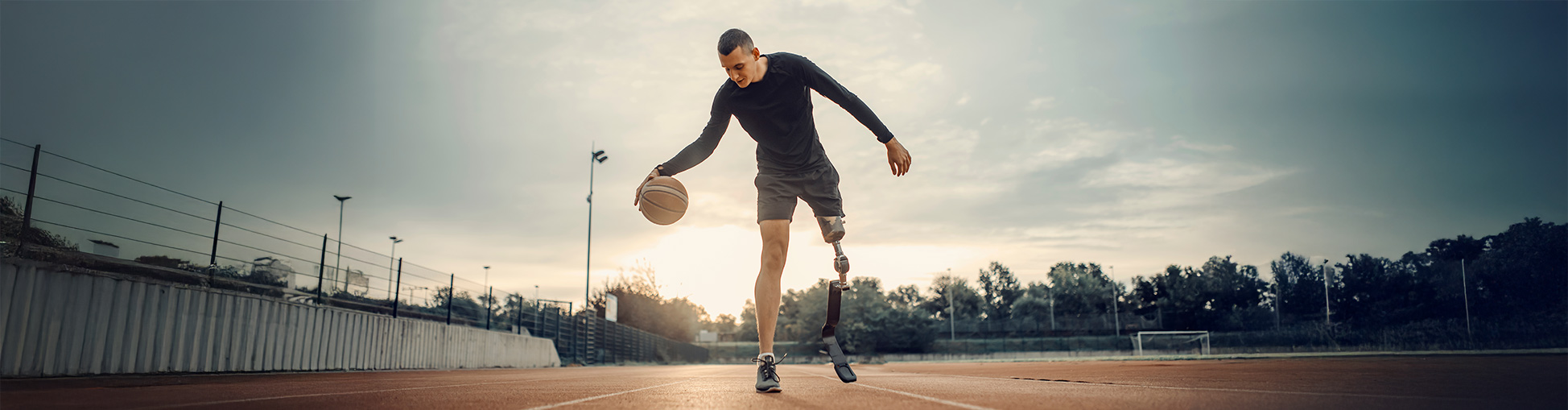 man with prosthetic leg playing basketball